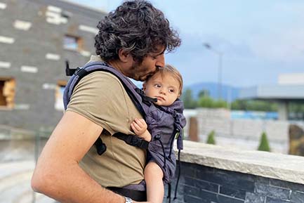 newborn baby carrier dad